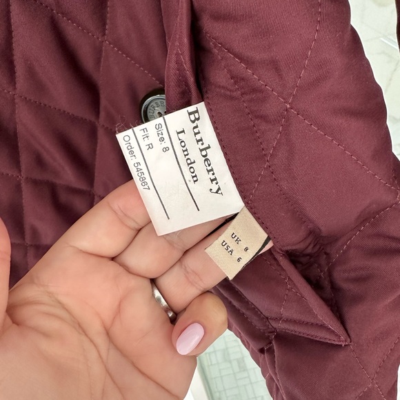 Burberry Women’s classic quilted coat with belt. - Picture 3 of 10